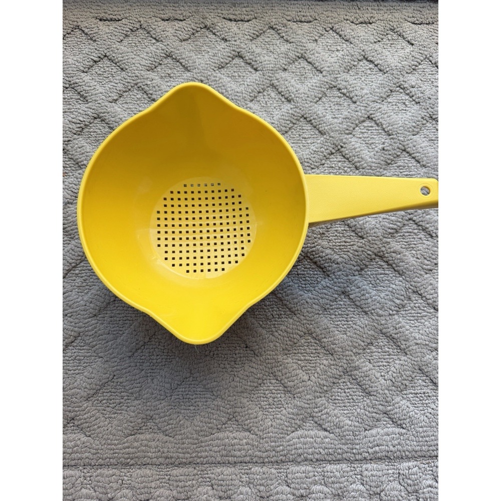 TUPPERWARE Yellow Strainer Colander 1 Quart 1200-8 USA Vintage Double Spout